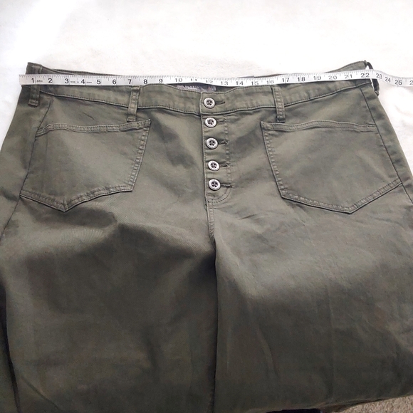 Torrid Crop Wide Leg Stretch Twill High Rise Patch Pocket Pant - Picture 10 of 13